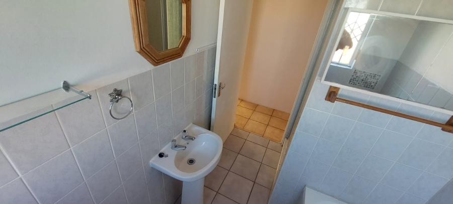 4 Bedroom Property for Sale in Wavecrest Eastern Cape